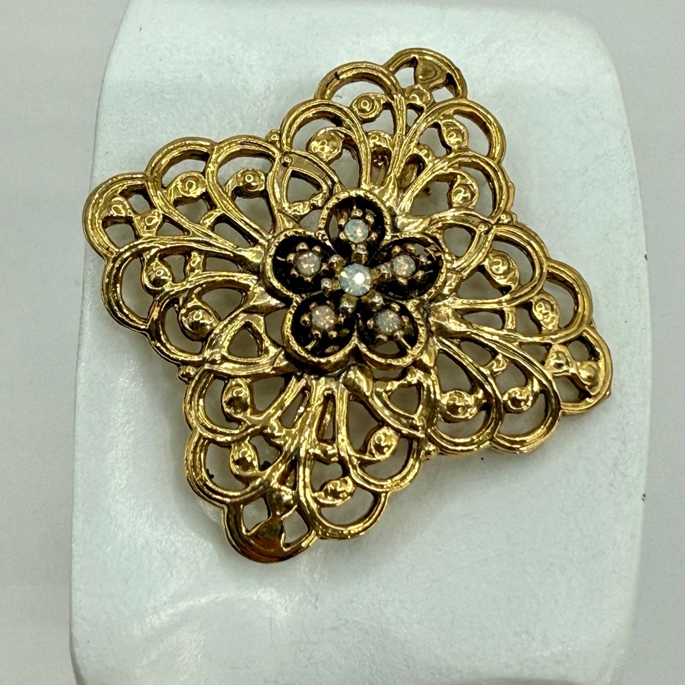Vintage Gold-Tone Filigree Floral Brooch w Opal Gemstones–Ornate Openwork Design